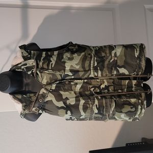 Love Tree Hooded Camo Vest Size L